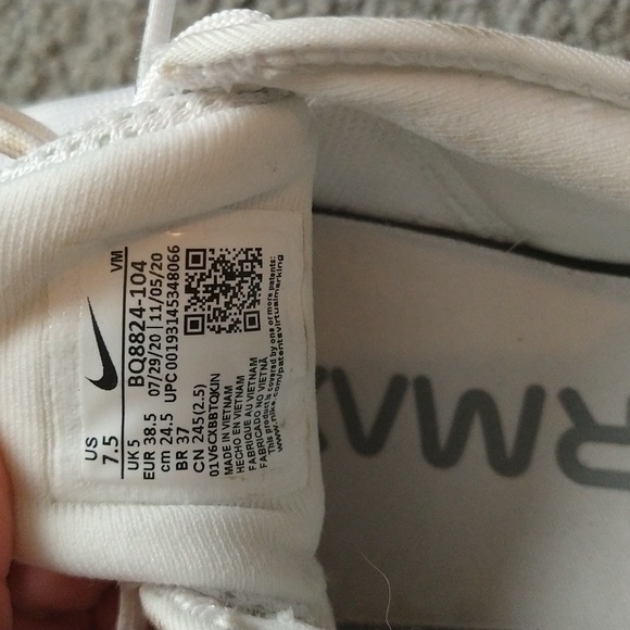 Nike Air Max Women's Sneakers - Picture 8 of 16